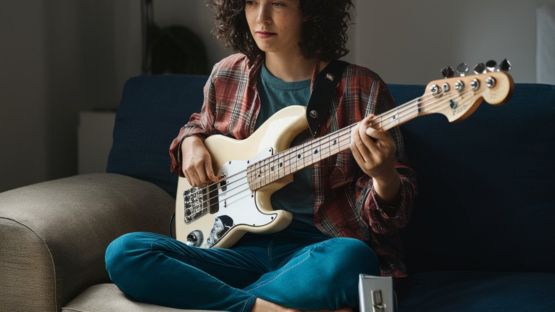 Read more about the article Bass Tuner Pedal Buying Guide: Ultimate Tone Precision