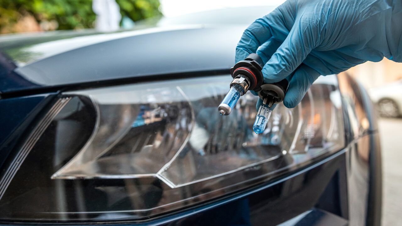 Read more about the article Why Do Headlight Bulbs Burn Out Quickly And How to Prevent It? Expert Tips