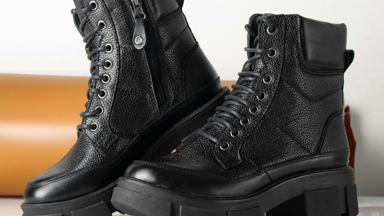Read more about the article How to Choose Comfortable Boots for Long Car Shifts?