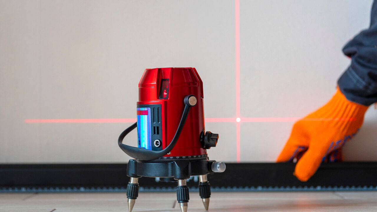 Read more about the article Key Features to Look for in a Cross Line Laser Level: Essential Guide