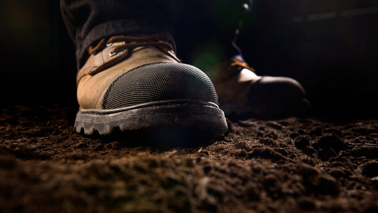 Read more about the article Are Lightweight Work Boots Better for All-Day Walking?