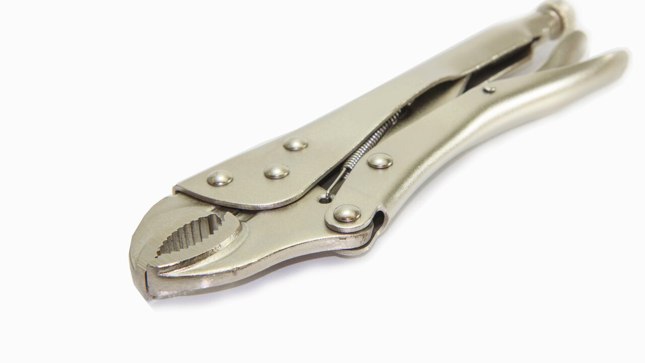 Read more about the article How to Choose the Right Locking Pliers: Expert Guide