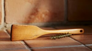 Read more about the article Kitchen Spatula Hack: Genius Tips to Simplify Cooking Today