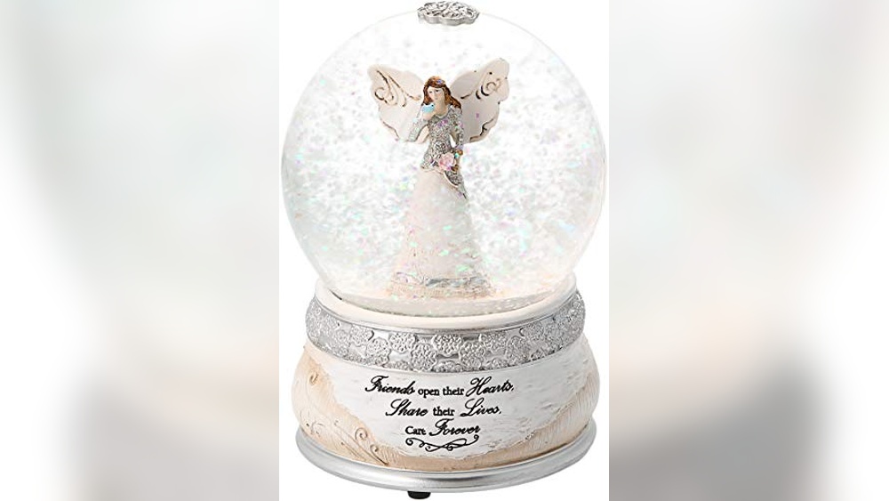 You are currently viewing Snow Globe Best Friends: Heartfelt Gifts to Cherish Your Bond Forever